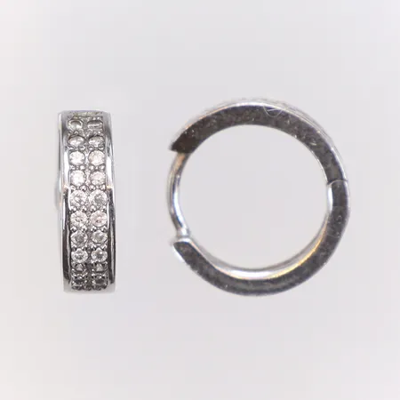 Ett par örhängen med röda stenar, 15x4mm, något skeva, GHA, 925/1000 silver Vikt: 3,5 g