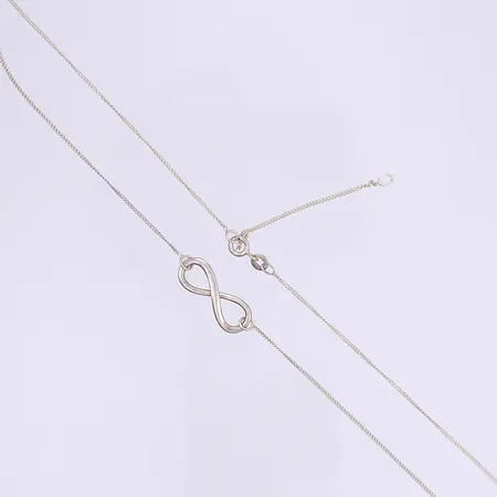 Halskedja med integrerat hänge längd 40-45cm bredd 1-8mm silver 925/1000 Vikt: 2,6 g