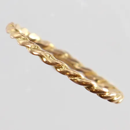 Ring tvinnad stl:16 bredd 1,4mm skev 18K.  Vikt: 0,9 g