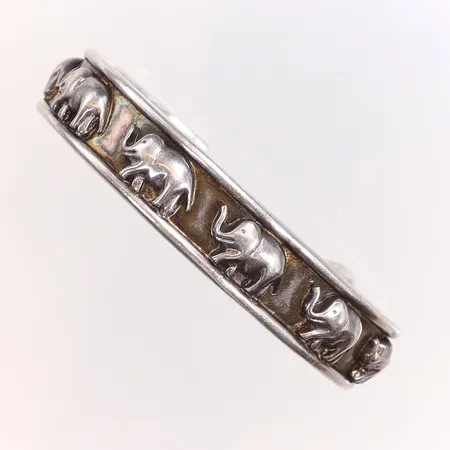 Stelt armband med elefanter, bredd 10mm, reglerbar storlek, delvis bucklig, 925/1000 silver Vikt: 38,1 g