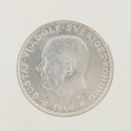 Jubileumsmynt Gustav VI Adolf Sveriges Konung Till Minnet av Tvåkammar-riksdagens tillkomst år 1866 Ø34mm nominellt värde 5 kronor silver 400/1000 Vikt: 18 g