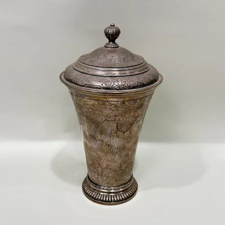 Lockpokal med dekor höjd 27cm Sterling silver 925/1000 Vikt: 843,9 g