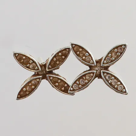 Ett par örhängen med vita stenar Ø11,5mm skeva stift Silver 925/1000.  Vikt: 1,8 g