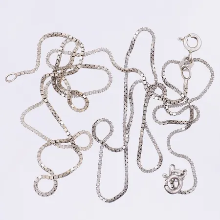 Diverse smycken med slitage silver 835-925/1000 Vikt: 5,7 g