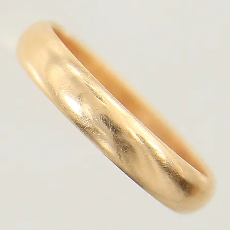 Ring slät stl:18 bredd 3,8mm gravyr 18K Vikt: 3,6 g