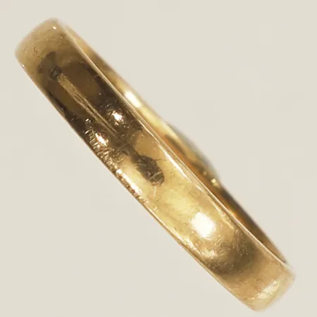 Ring stl:16¾ bredd 3mm 9K Vikt: 1,8 g