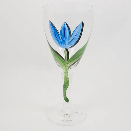Ett vinglas Tulipa design Ulrica Hydman Vallien, Kosta Boda, höjd 22cm, Ø8,5cm, signerad Skickas med paket.