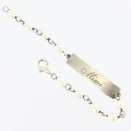 Armband med odlade pärlor, längd 16,5cm, gravyr på bricka, silver 925/1000  Vikt: 6,4 g