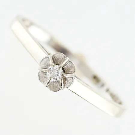 Ring med diamant ca 0,03ct, stl:17¾, vitguld, 18K Vikt: 1,8 g