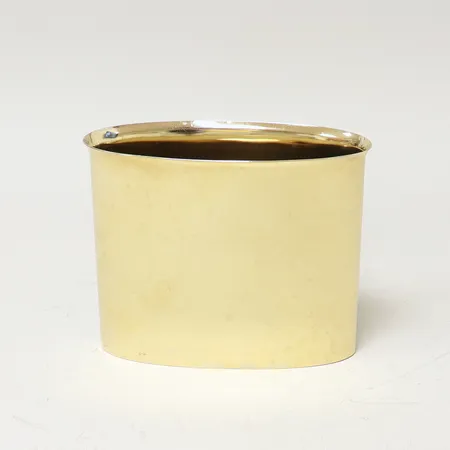 Vas Scandia Present Karlshamn, formgivare Gunilla Lindahl, höjd 14,5cm, bredd 17,5-6,5cm, små fläckar/märken förekommer. Skickas med paket.