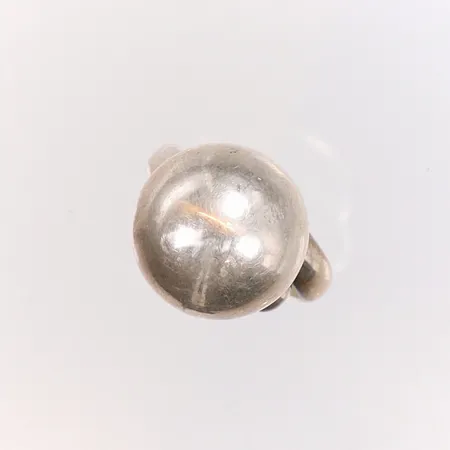 Ring med kula stl:18 (reglerbar) bredd 4-15mm märkt Mexico silver 925/1000 Vikt: 12 g