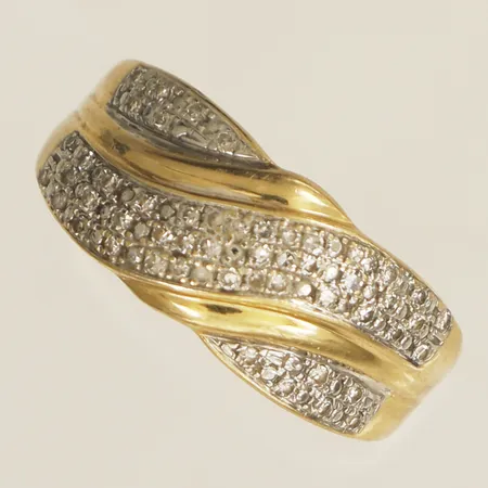 Ring med diamanter 57xca0,005ct stl:19¼ bredd 9,4mm GHA nagg på stenar, ojämnheter på skena 18K Vikt: 3,1 g