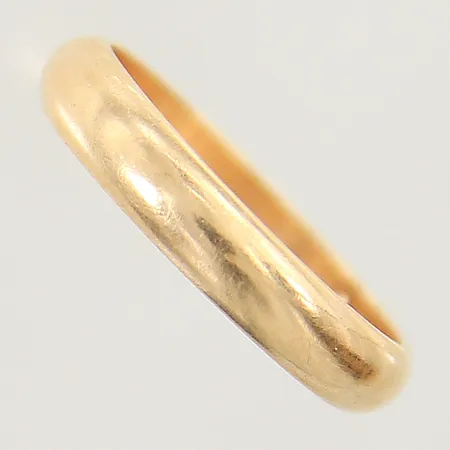 Ring slät stl:17¾ bredd 3,7mm gravyr samt repig 18K  Vikt: 4 g