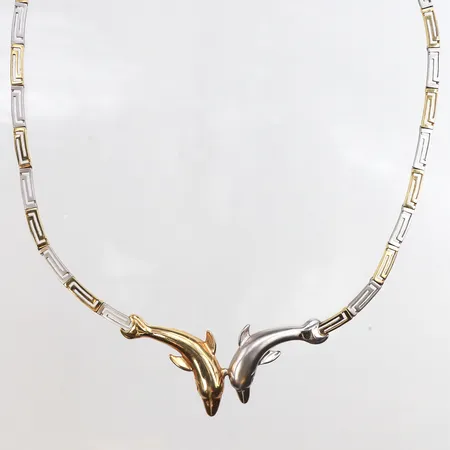 Collier med delfiner, ca 44mm, bredd: 3,7mm, vitguldsdetaljer, 14K Vikt: 22,2 g