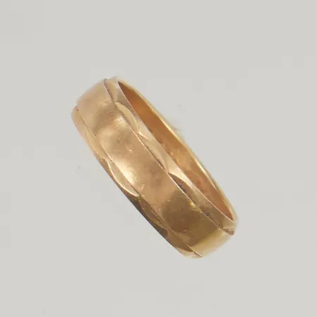 Ring graverad stl15,5 bredd:5,0mm 18K 3,5g.