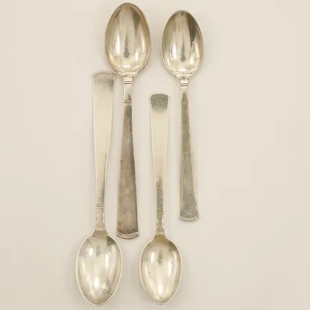 Fyra skedar i olika storlekar silver Vikt: 55,3 g