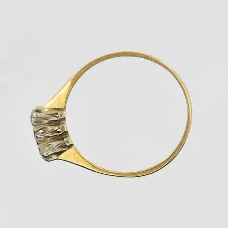 Diverse defekt guld med stenar, 18K. Vikt: 2,6 g