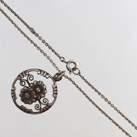 Collier med hänge defekt Silver 835/1000. Vikt: 4,9 g