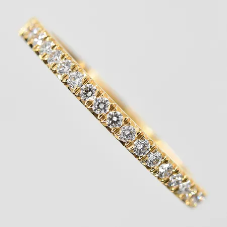 Ring med diamanter 0,25ctv stl:18, bredd 2 mm, 18K. Vikt: 3 g