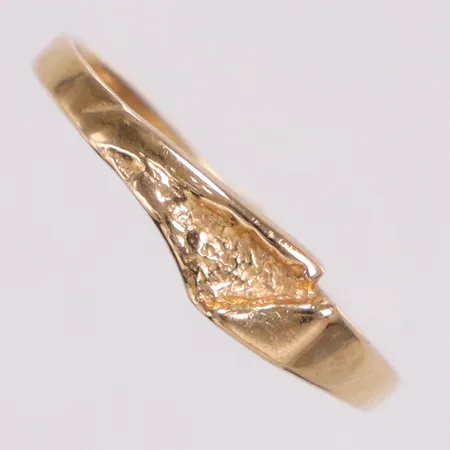 Ring stl:18¾ 18K Vikt: 1,5 g