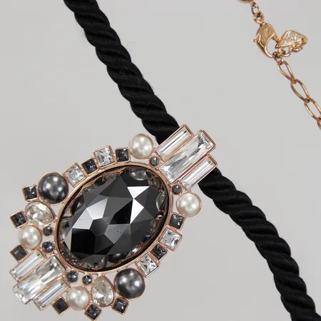Collier Swarovski, tygrem med hänge/brosch ca 40x70mm, , längd ca 36-40cm,  gulmetall