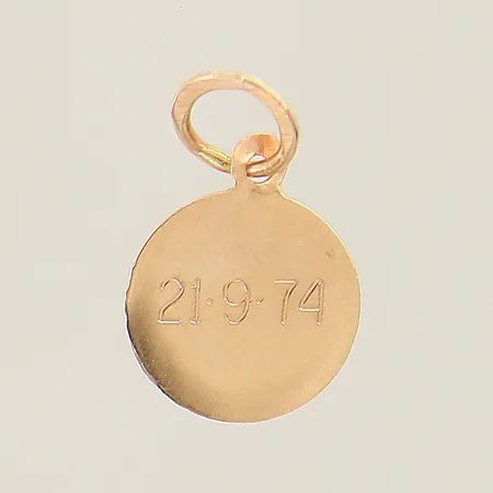 Hänge 15x10mm gravyr samt repig 18K Vikt: 0,4 g