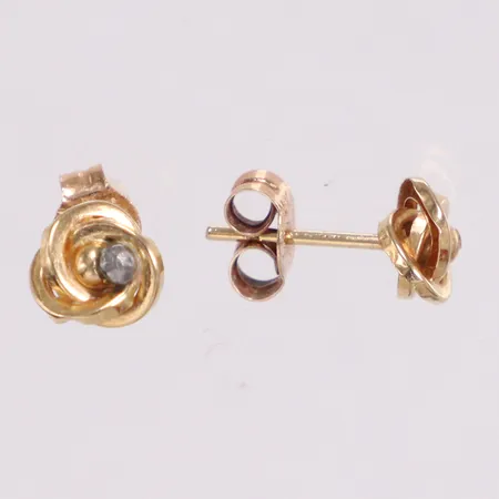 Ett par örhängen längd 1cm 18K Vikt: 0,5 g