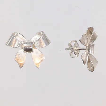 Ett par örhängen, 17x13mm, J S Guldsmide, 925/1000 silver Vikt: 2,6 g