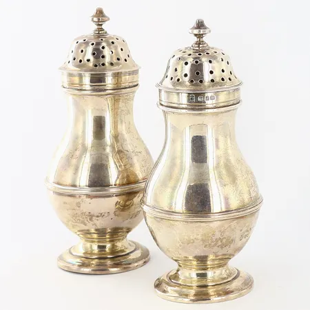 2 sockerruskor höjd ca 15cm, skevheter, engelska stämplar, silver 925/1000 Vikt: 344,9 g