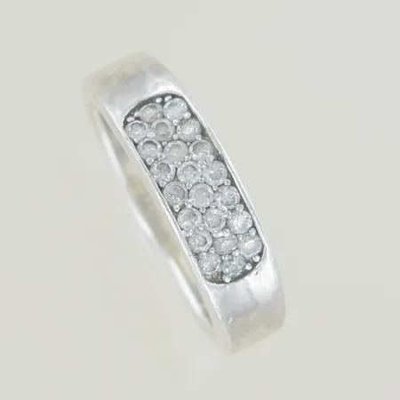Ring med stenar stl:19¼ bredd 6 mm,silver 925/1000 Vikt: 5,2 g