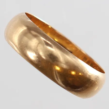 Ring slät stl:16¼ bredd 5mm gravyr 18K.  Vikt: 3,7 g