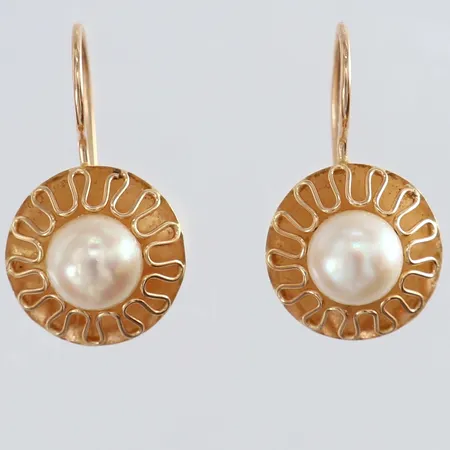 Ett par örhängen med odlade saltvattenpärlor 22x12mm 14K.  Vikt: 2,1 g