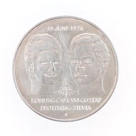 Jubileumsmynt Konung Carl XVI Gustaf och drottning Silvia, "50kr", 19e Juni 1976, 925/1000 silver Vikt: 26,7 g