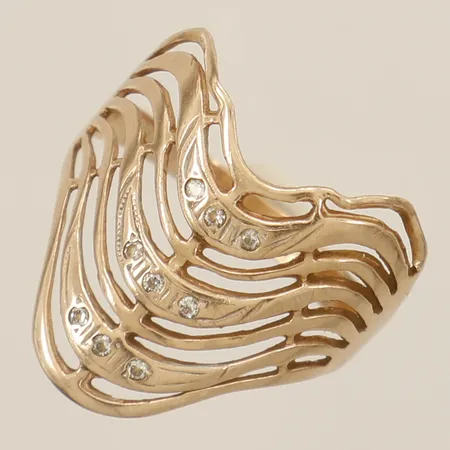 Ring med vita stenar stl:18 bredd 2,3mm skev skena 14K Vikt: 2,6 g