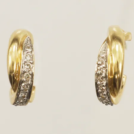 Ett par örhängen med diamanter 16xca0,005-0,01ct längd 14,4mm bredd 4,5mm GHA 18K Vikt: 4,6 g