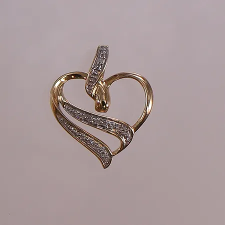 Hänge hjärta med diamanter 10 x ca 0,0025ct, höjd 18,5mm bredd 15,3mm, GHA, 18K. Vikt: 1,2 g