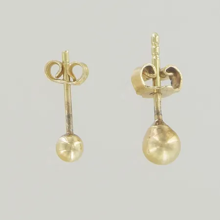 Singel örhängen olika storlekar, bredd 3-4 mm,18K Vikt: 0,6 g