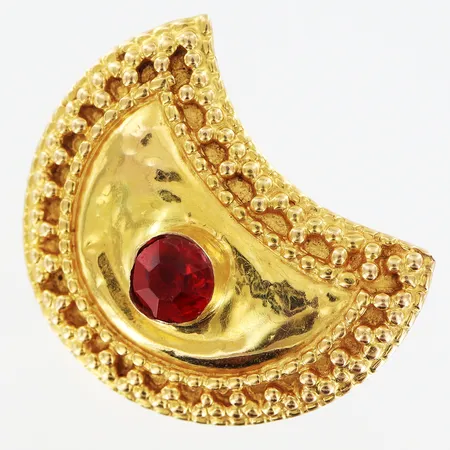 Ring röd sten justerbar storlek 21K. Vikt: 4,8 g