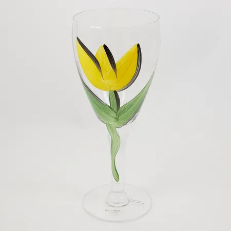 Ett vinglas Tulipa design Ulrica Hydman Vallien, Kosta Boda, höjd 22cm, Ø8,5cm, signerad Skickas med paket.