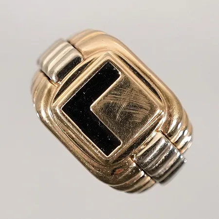 Klackring med en hematit strl: 20¾ bredd: 4.5-16.4mm 18k Vikt: 14,8 g
