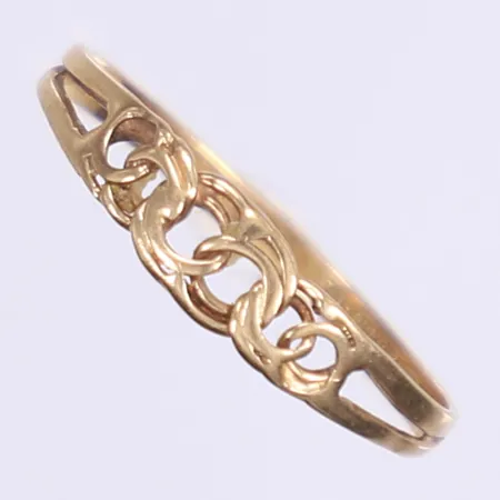 Ring Bismarck stl:17½ bredd 1-4mm ojämn i formen 18K Vikt: 1,1 g