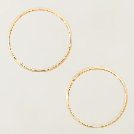 2st ringar släta stl:17½/18¼ bredd 3,5mm gravyr 18K Vikt: 5,3 g