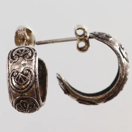 Ett par örhängen med dekor 10x6mm Silver 925/1000.  Vikt: 1,5 g