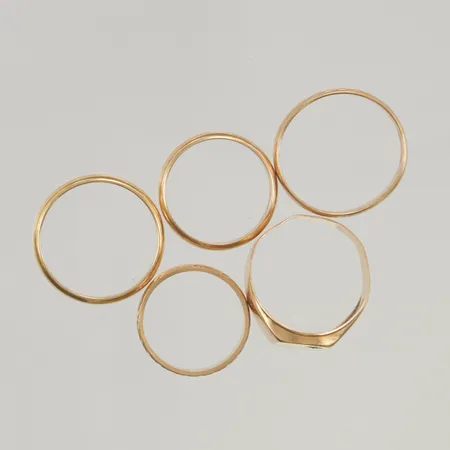 Ringar gravyr och skador finns, 18K 19,7g.