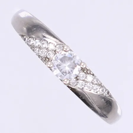 Ring med vita stenar stl:17 bredd 1-4mm silver 925/1000 Vikt: 2 g