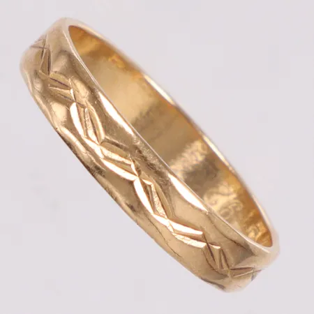 Ring mönster dekor stl:20¼ gravyr 18K Vikt: 3,5 g