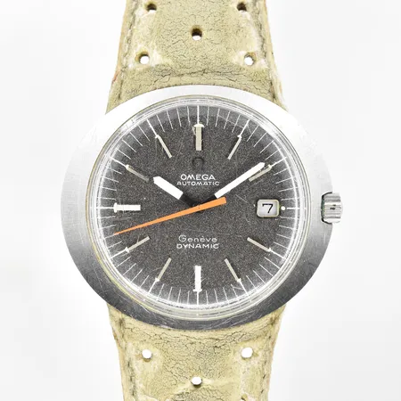 Herrur Omega Genéve Dynamic stål, automat, boett 41x36mm, datum, refnr 166.039, monocoque, Tool 107, svart/grå urtavla, slitet läderband, ytliga repor på plexiglas, etui medföljer.