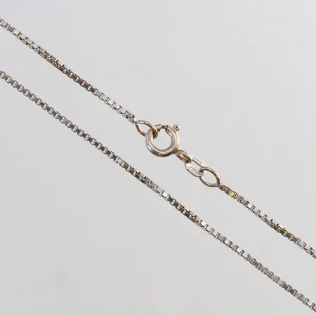 Kedja Venezia längd 43cm bredd 1,1mm vitguld 18K.  Vikt: 5 g