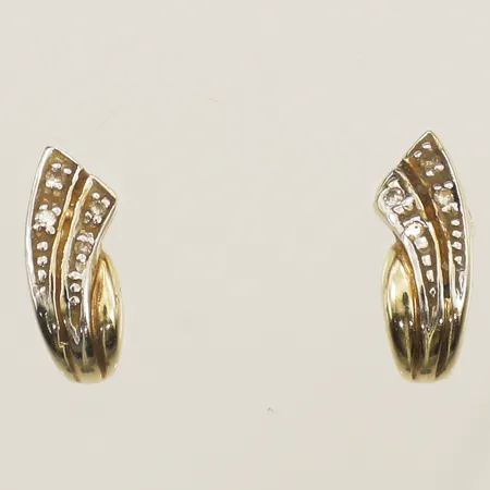 Ett par örhängen med diamanter 8xca0,005ct längd 12,3mm bredd 4,9mm 14K Vikt: 1,8 g