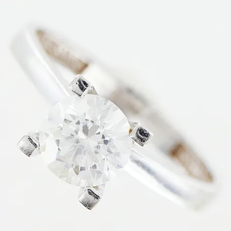 Ring vit sten stl:18¼, bredd 2-7mm, vitguld, 14K Vikt: 3,1 g